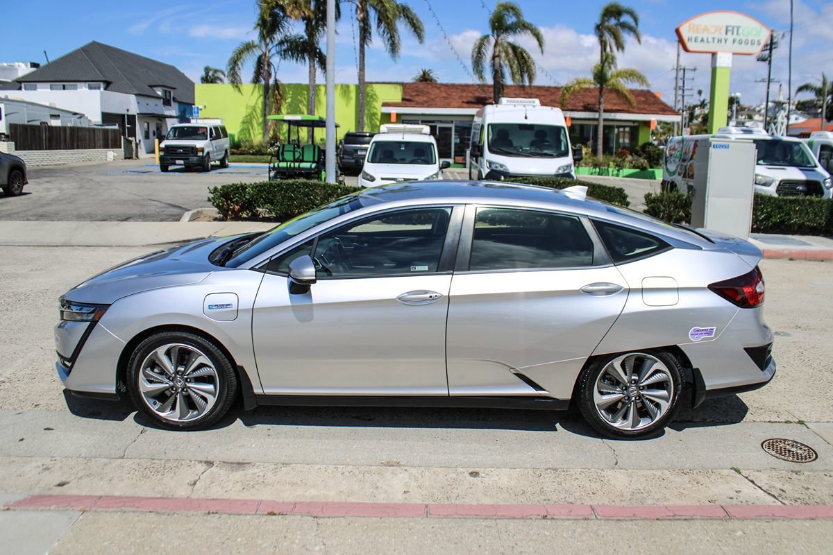 Used 2018 Honda Clarity Touring image 2