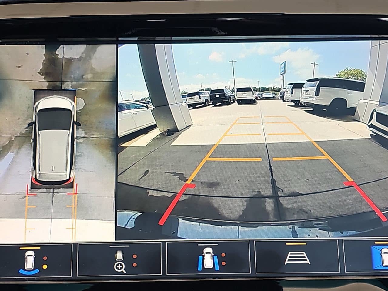 Certified 2020 Chevrolet Bolt Premier w/ Infotainment Package FWD image 29