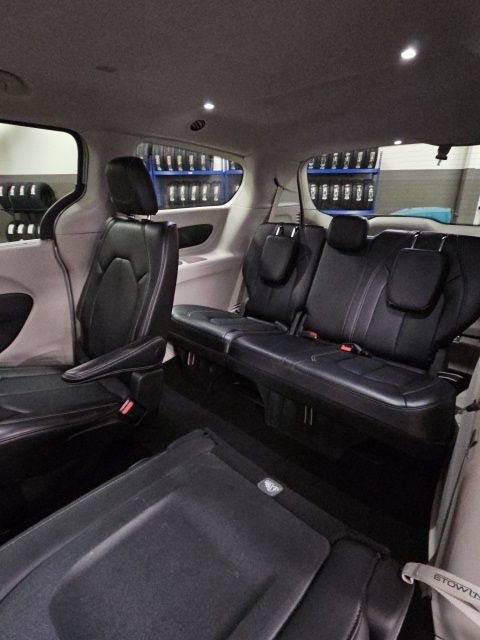 Used 2024 Chrysler Pacifica Touring-L image 33