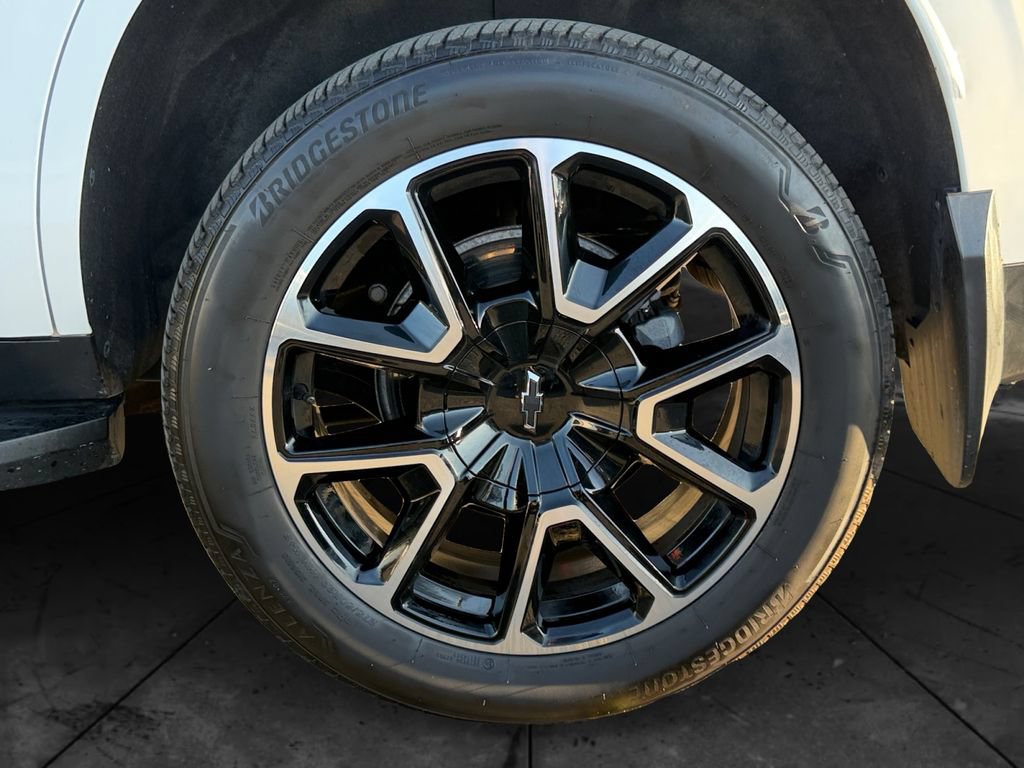 Used 2022 Chevrolet Tahoe RST w/ Luxury Package AWD/4WD image 27