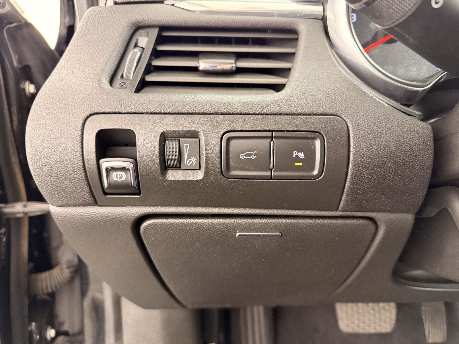 Used 2018 Chevrolet Impala Premier FWD image 31