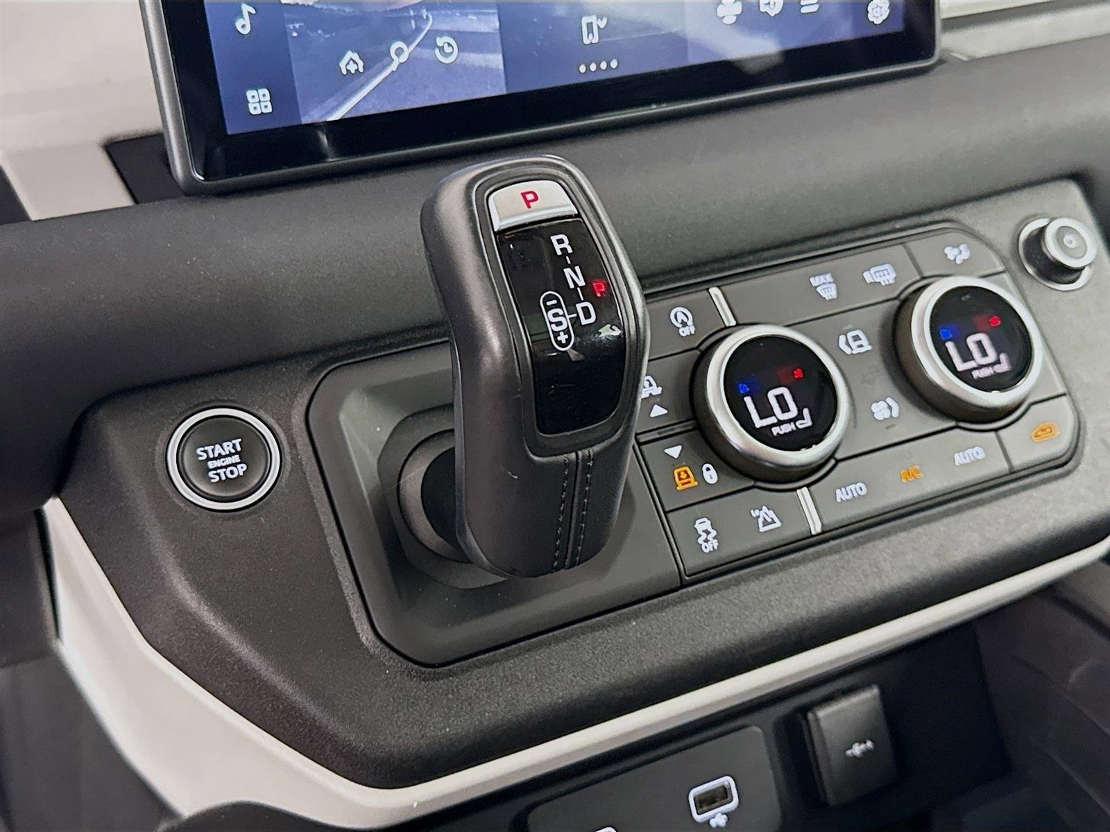 Used 2020 Land Rover Defender 110 First Edition image 20