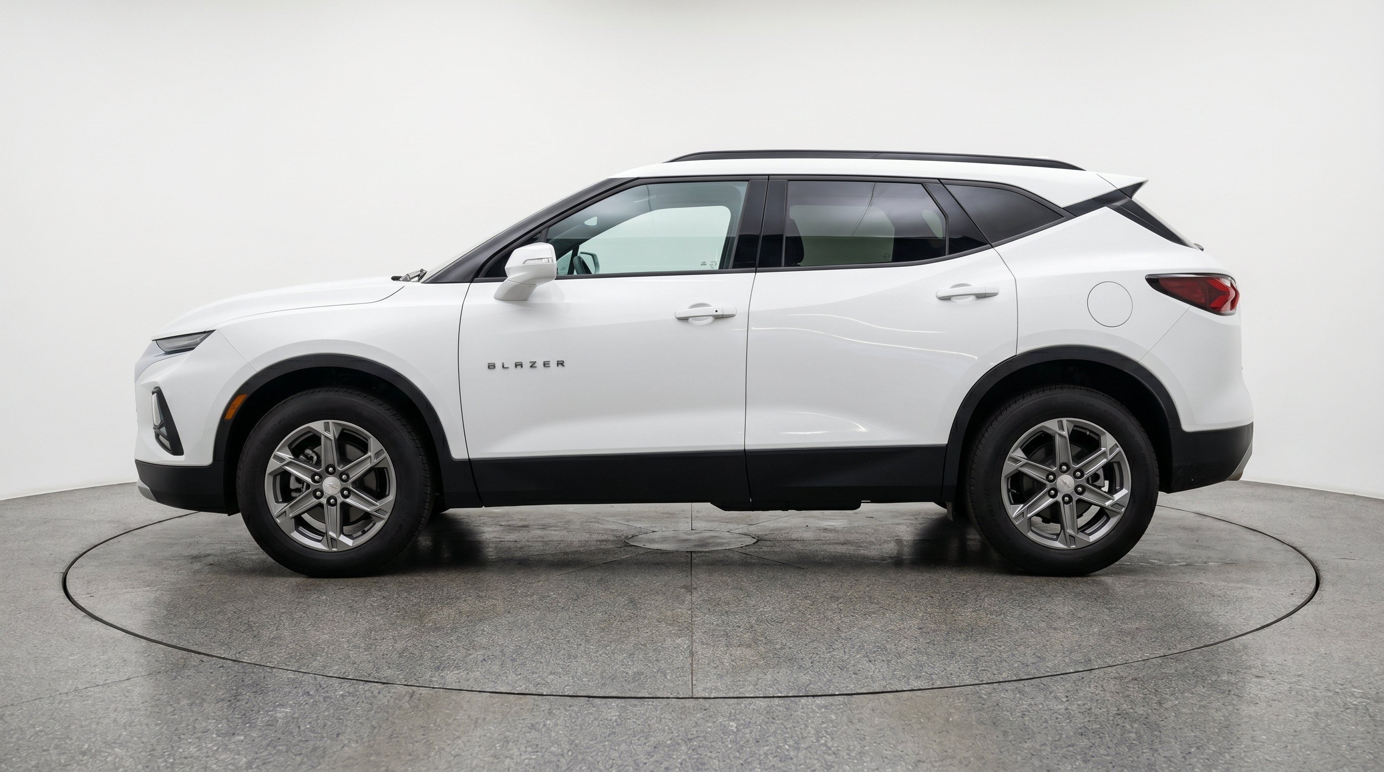 Used 2025 Chevrolet Blazer LT FWD image 5