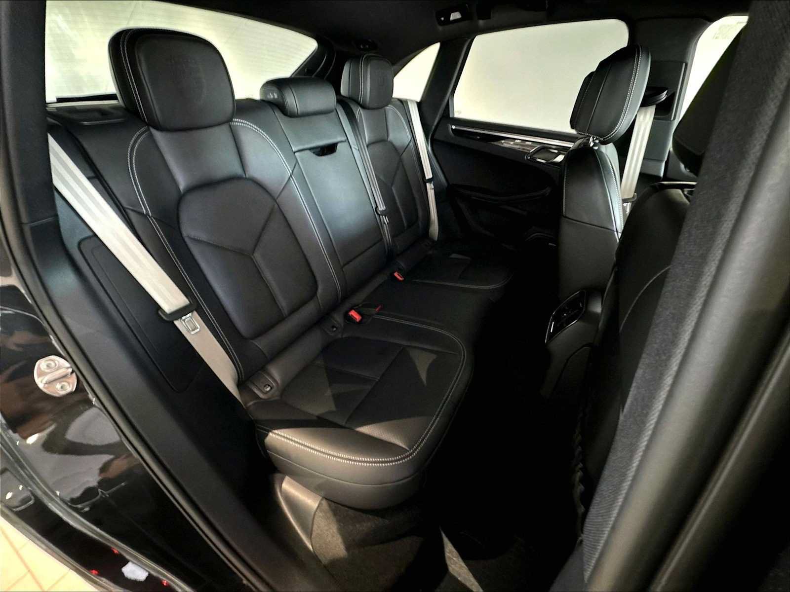Used 2026 Porsche Macan AWD/4WD image 31