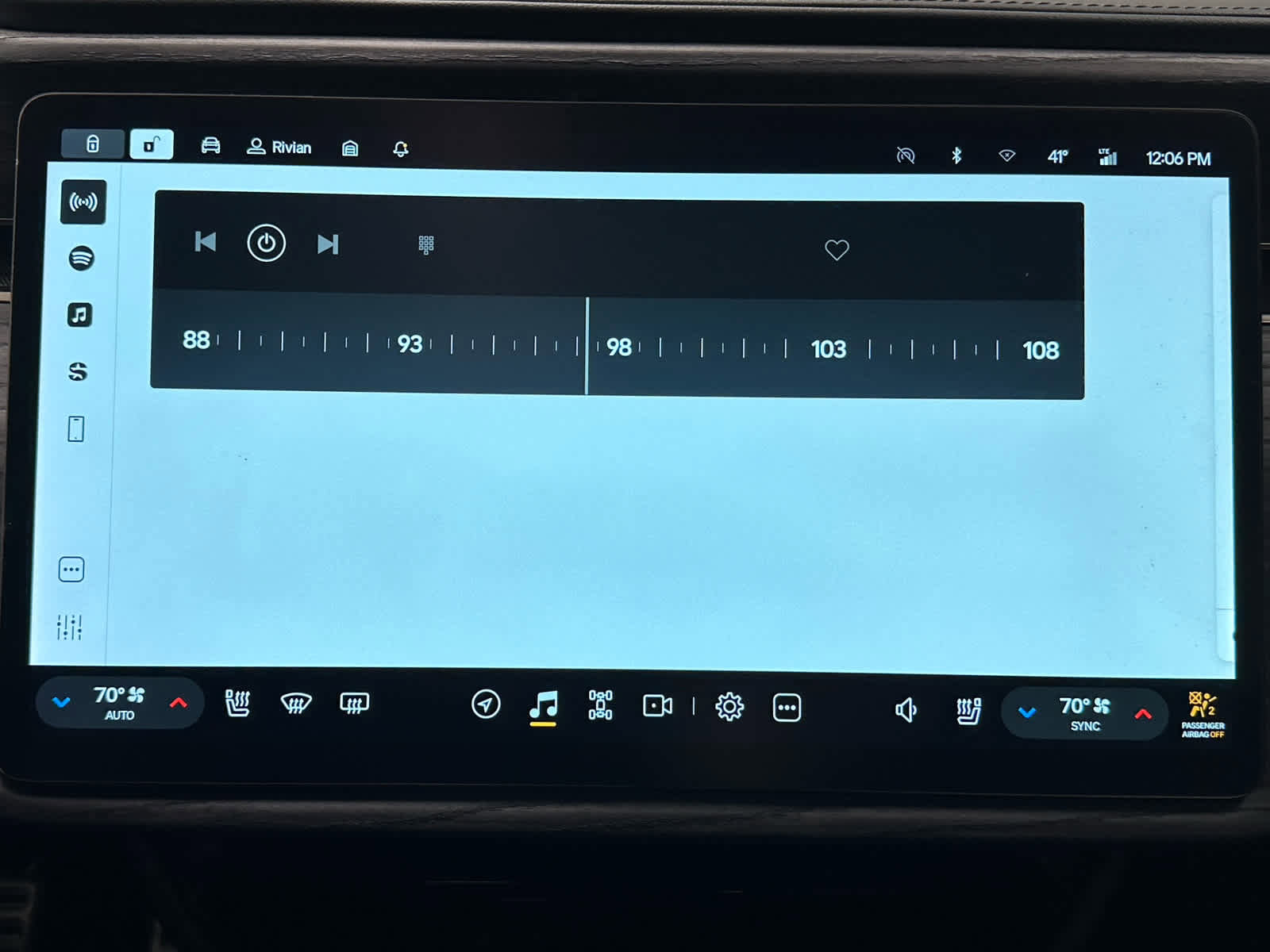 Used 2022 Rivian R1T Adventure image 30