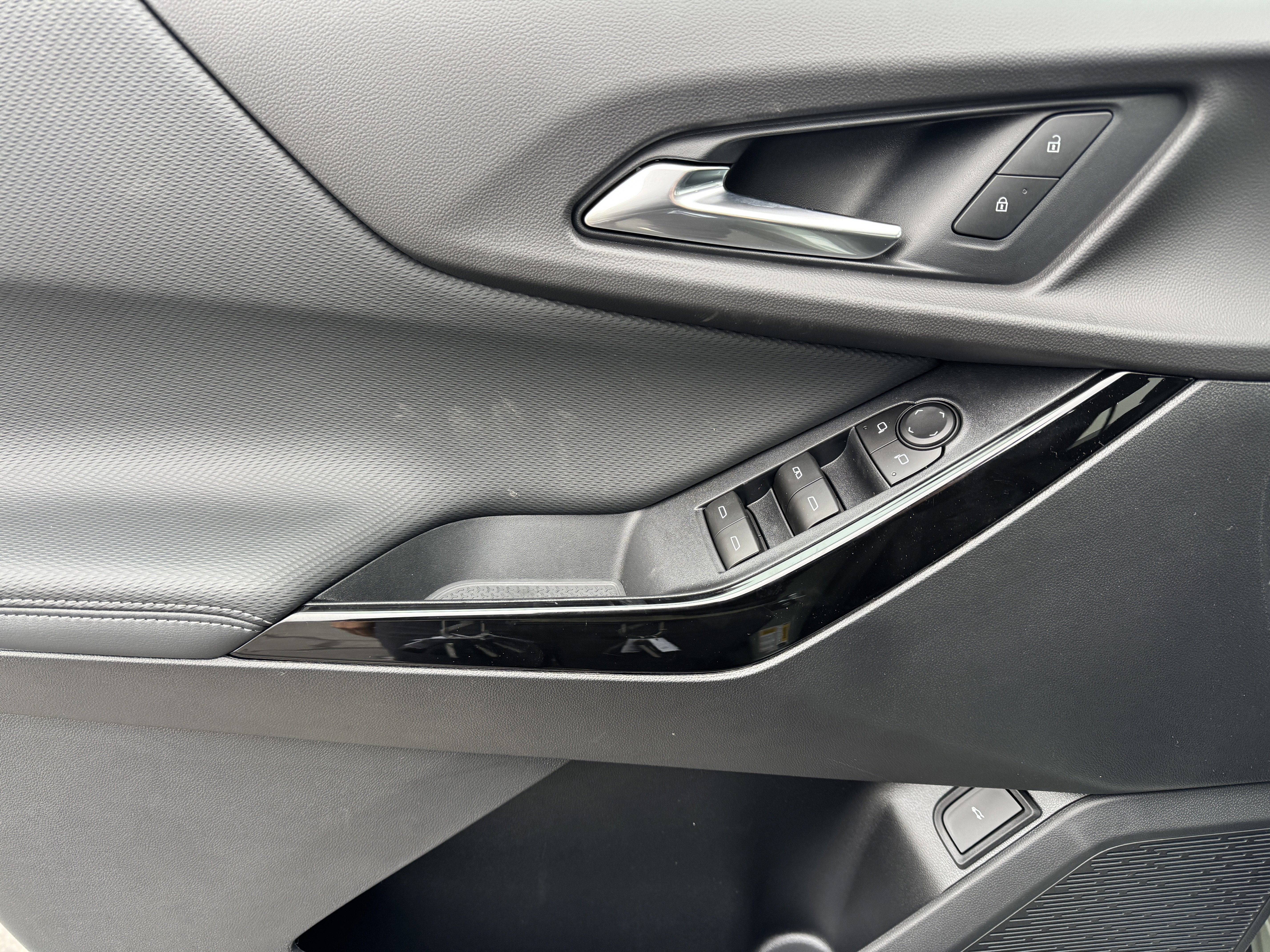 New 2026 Chevrolet Equinox LT w/ Convenience Package II image 10