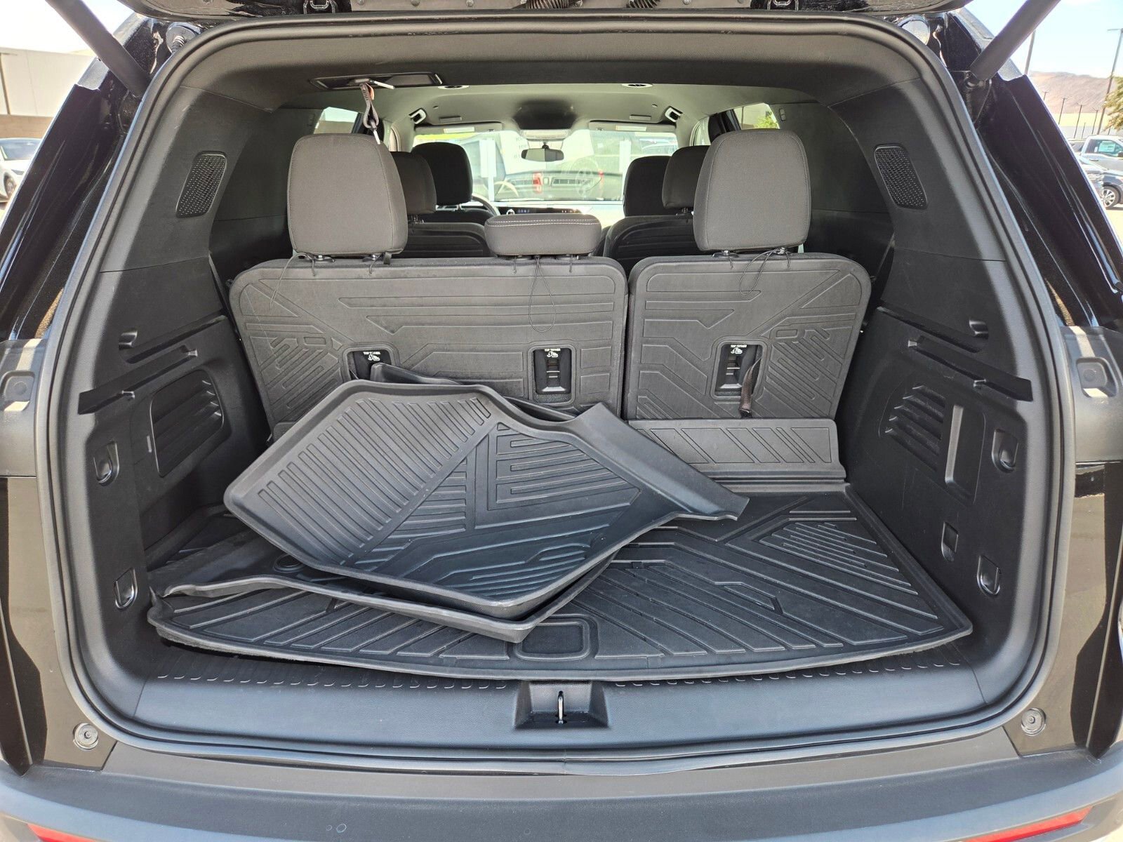 Used 2025 Chevrolet Traverse LT FWD image 14