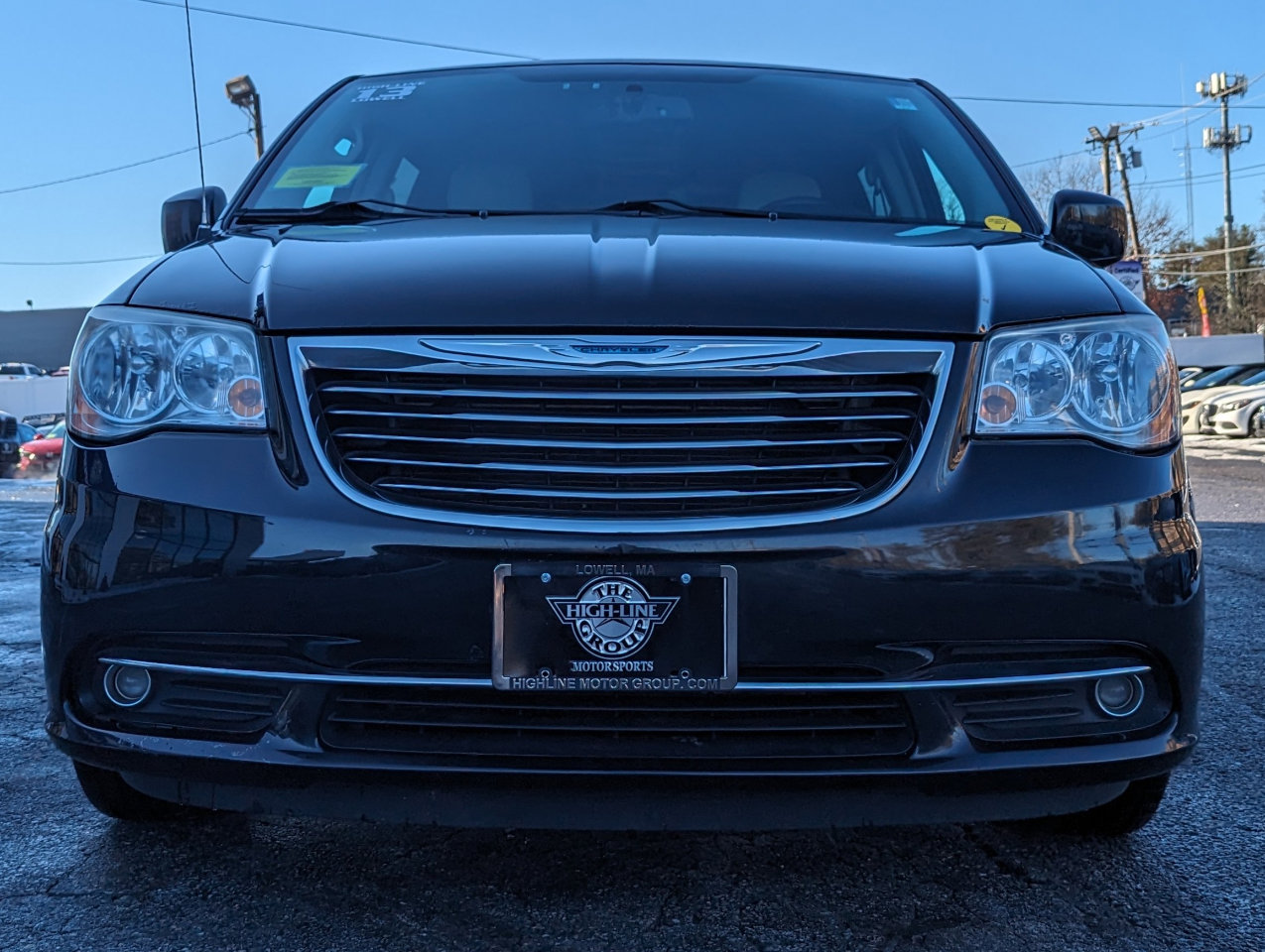 Used 2013 Chrysler Town & Country Touring image 5