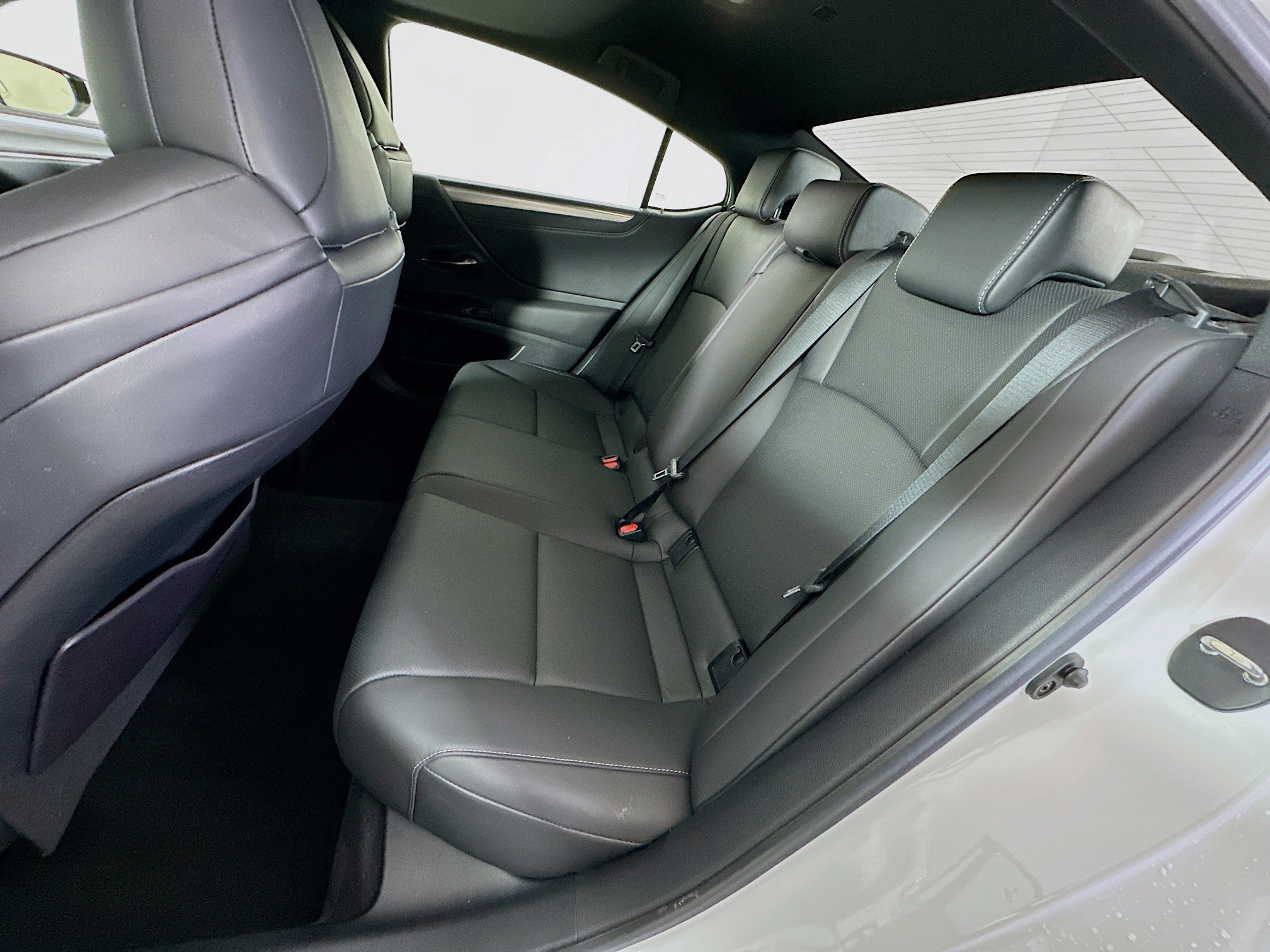 Used 2023 Lexus ES 350 F Sport w/ Accessory Package (Z2) image 28