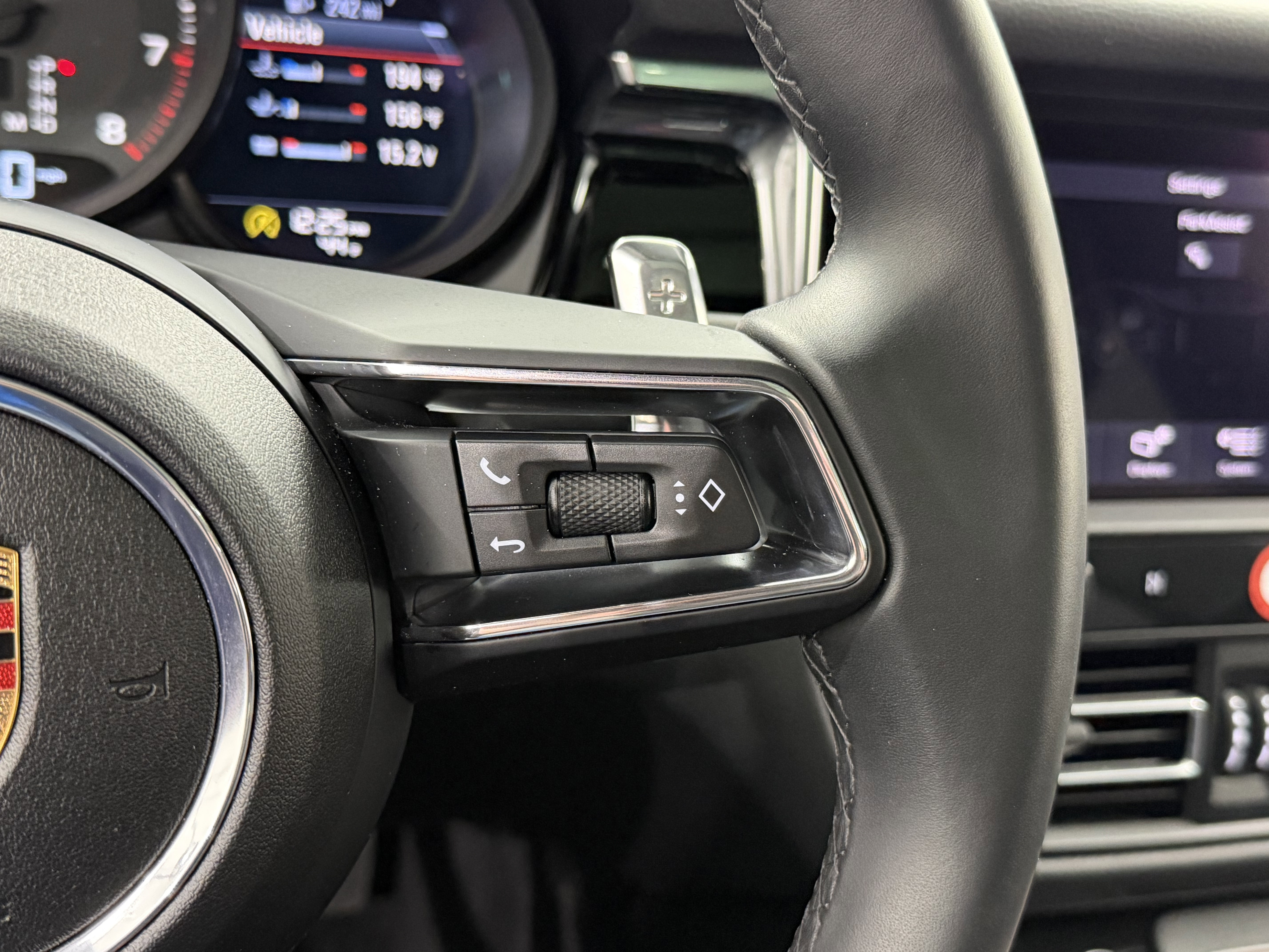 Certified 2025 Porsche Macan image 46