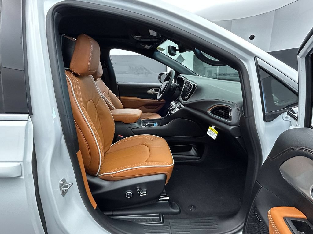 New 2026 Chrysler Pacifica Pinnacle FWD image 41