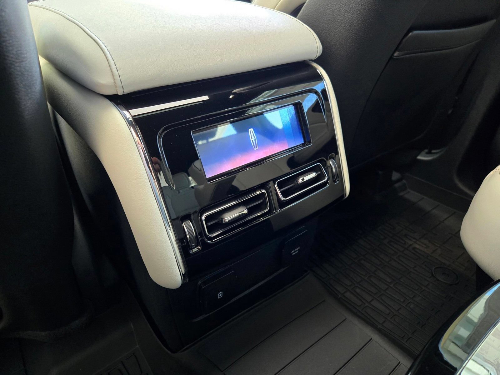 New 2026 Lincoln Aviator Black Label w/ Dynamic Handling Package AWD/4WD image 7