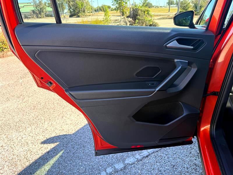 Used 2019 Volkswagen Tiguan SE image 14