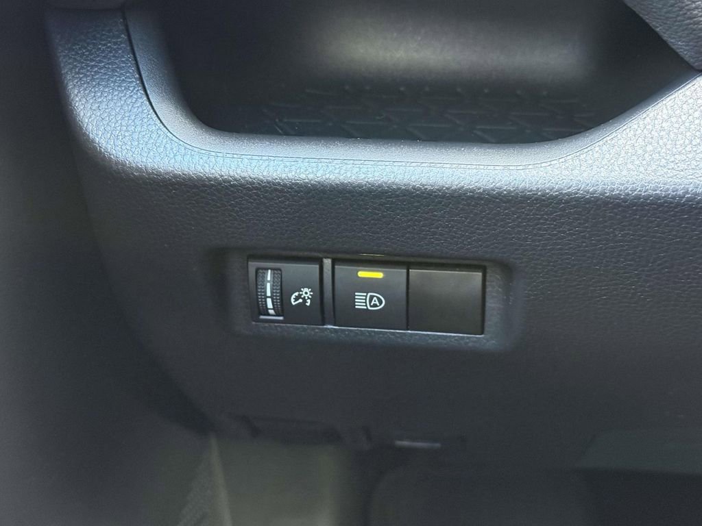 Used 2021 Toyota RAV4 LE image 25