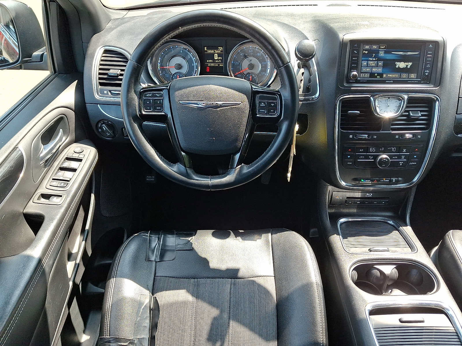 Used 2014 Chrysler Town & Country S FWD image 15