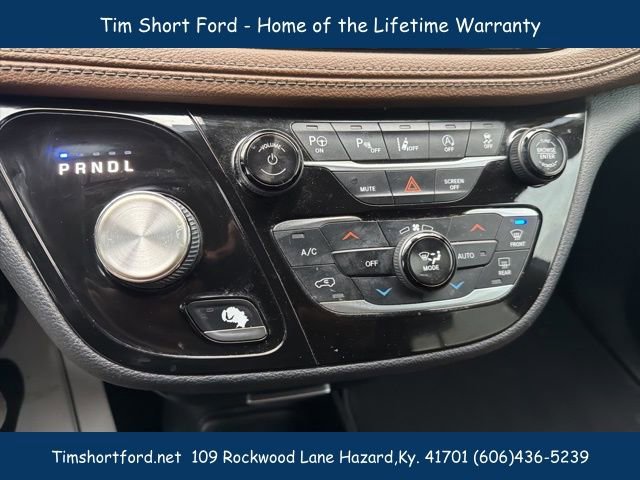 Used 2018 Chrysler Pacifica Limited w/ Tire & Wheel Group image 12