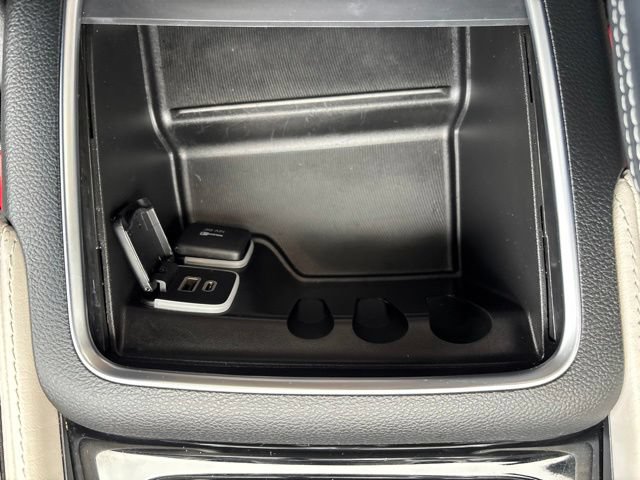 Used 2023 Chrysler Pacifica Limited w/ Uconnect Theater Family Group FWD image 26