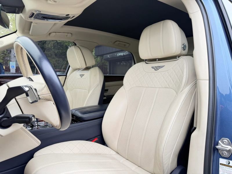 Used 2017 Bentley Bentayga AWD/4WD image 13