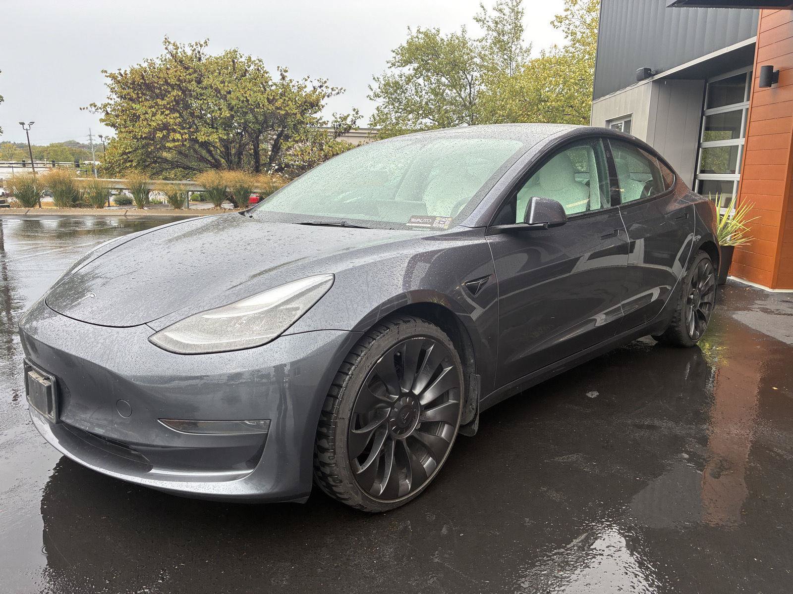 Used 2023 Tesla Model 3 Standard Range RWD image 3