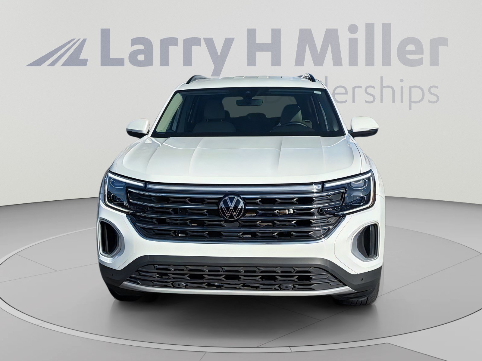Used 2024 Volkswagen Atlas SE w/ Black Wheel Package FWD image 5