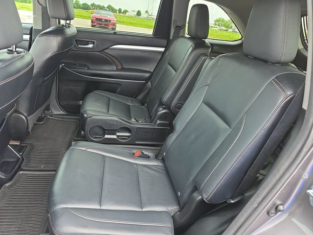 Used 2016 Toyota Highlander XLE AWD/4WD image 28