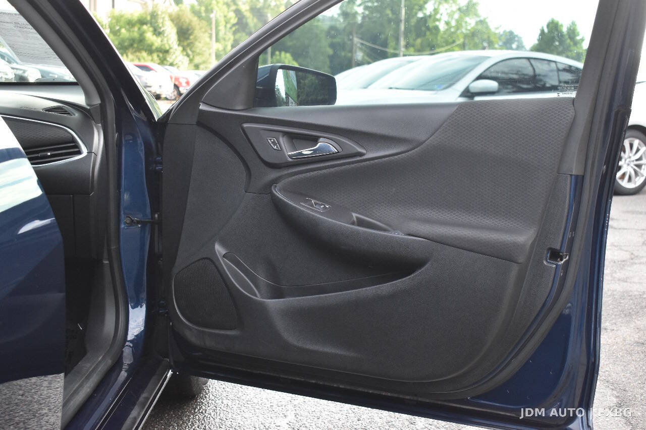 Used 2019 Chevrolet Malibu LT w/ LPO, Convenience Package 2 FWD image 9