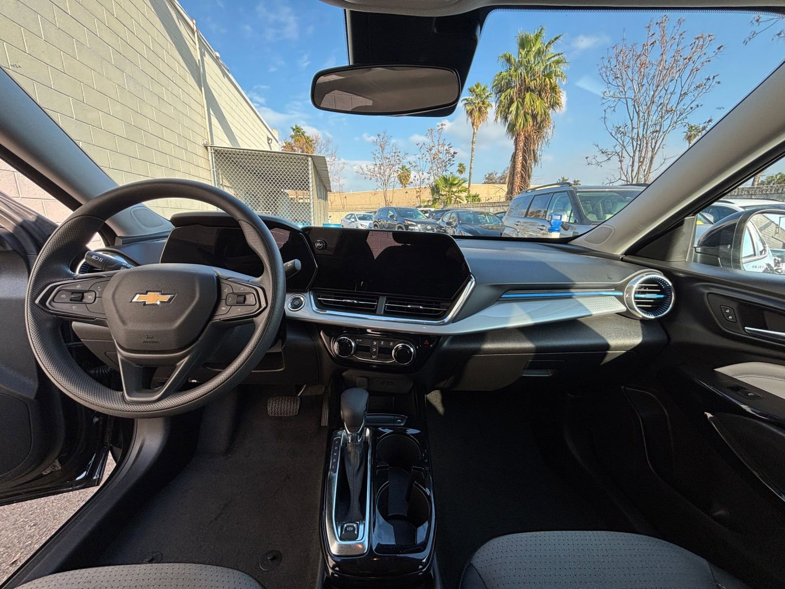 Used 2025 Chevrolet Trax LT image 38