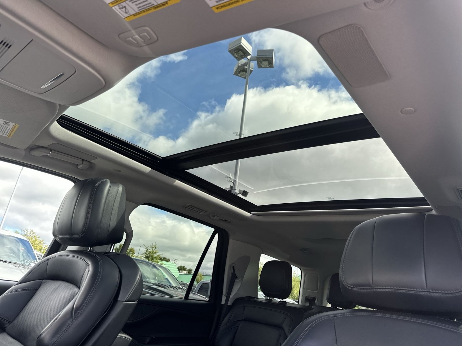 Used 2025 Lincoln Navigator Reserve AWD/4WD image 25
