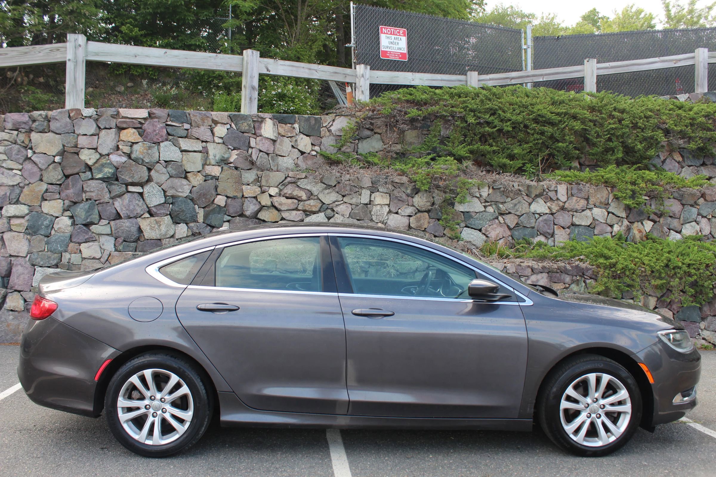 Used 2015 Chrysler 200 Limited w/ Convenience Group image 5