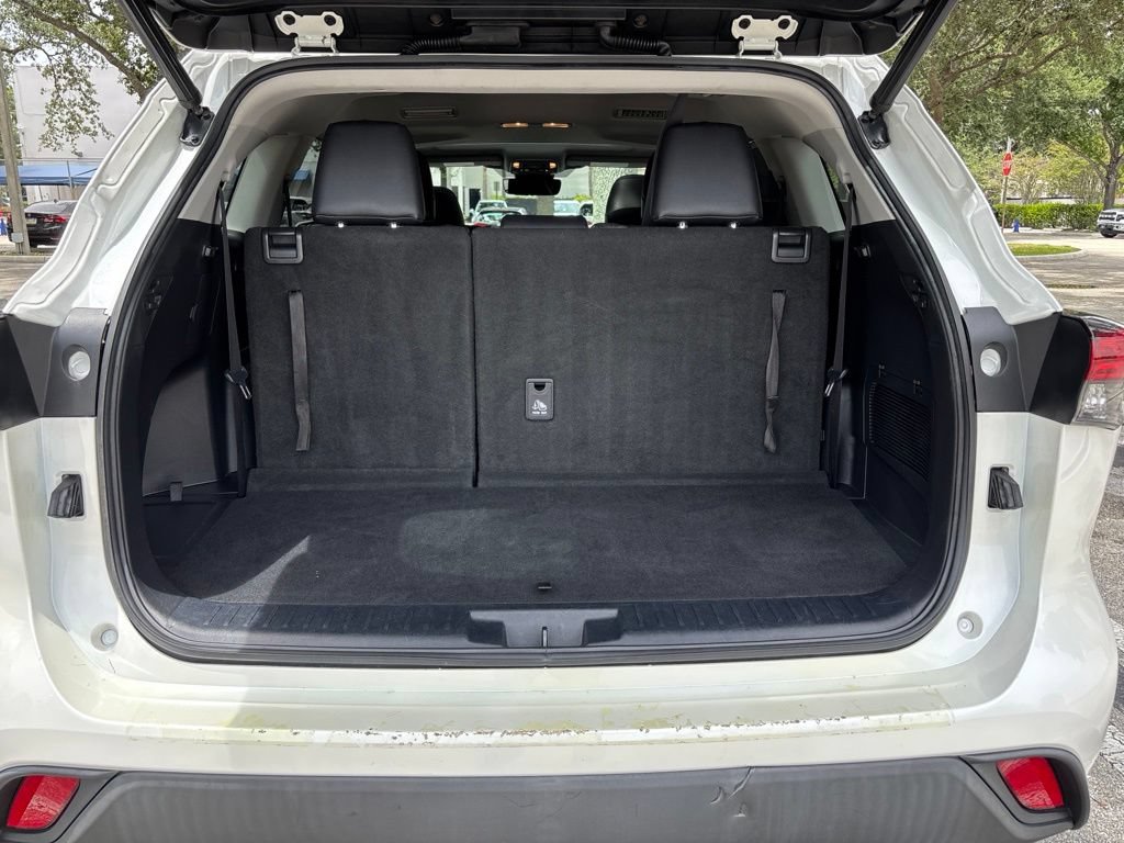 Used 2020 Toyota Highlander XLE FWD image 29