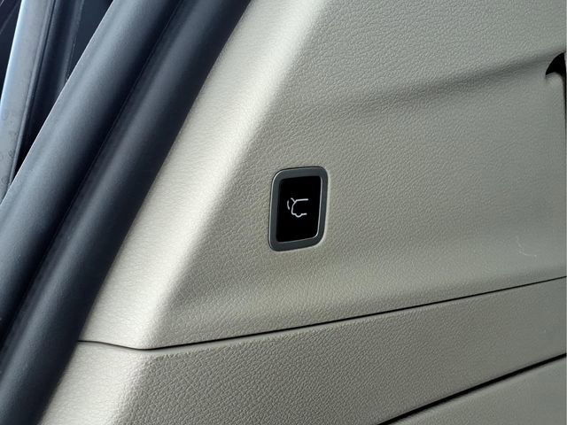 Used 2024 Chrysler Pacifica Select image 25