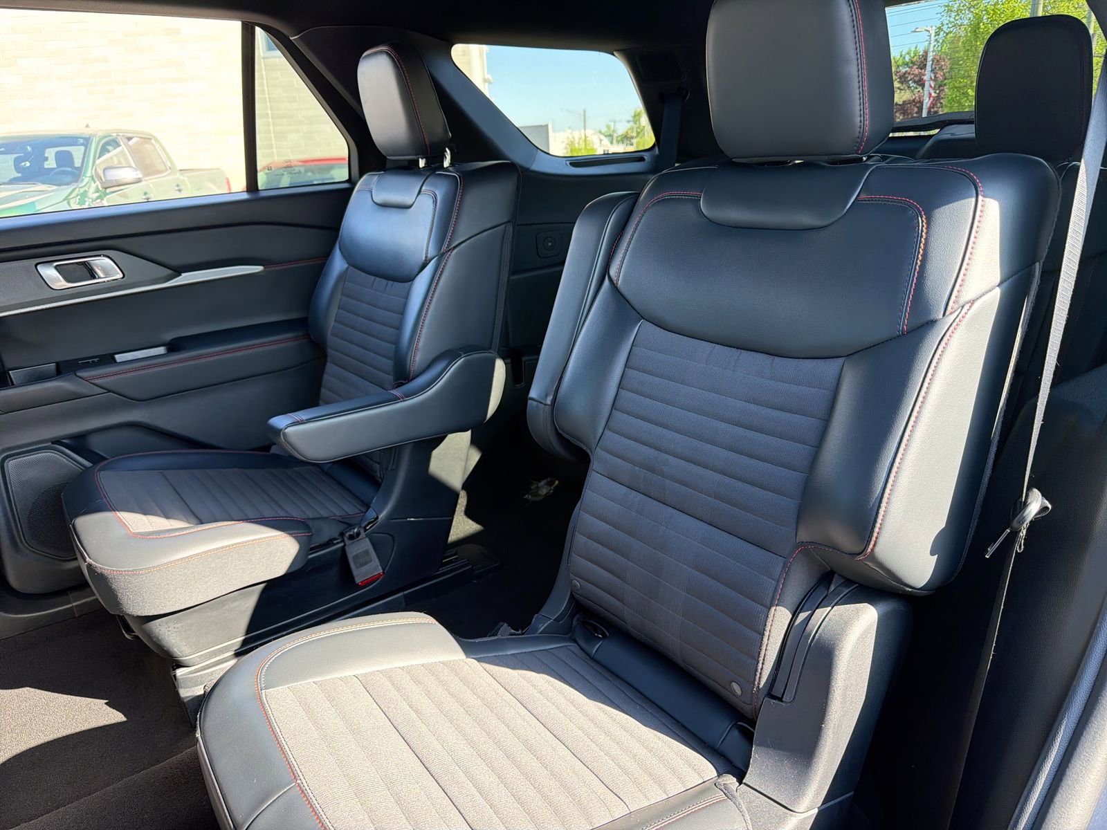 Used 2025 Ford Explorer ST-Line AWD/4WD image 23