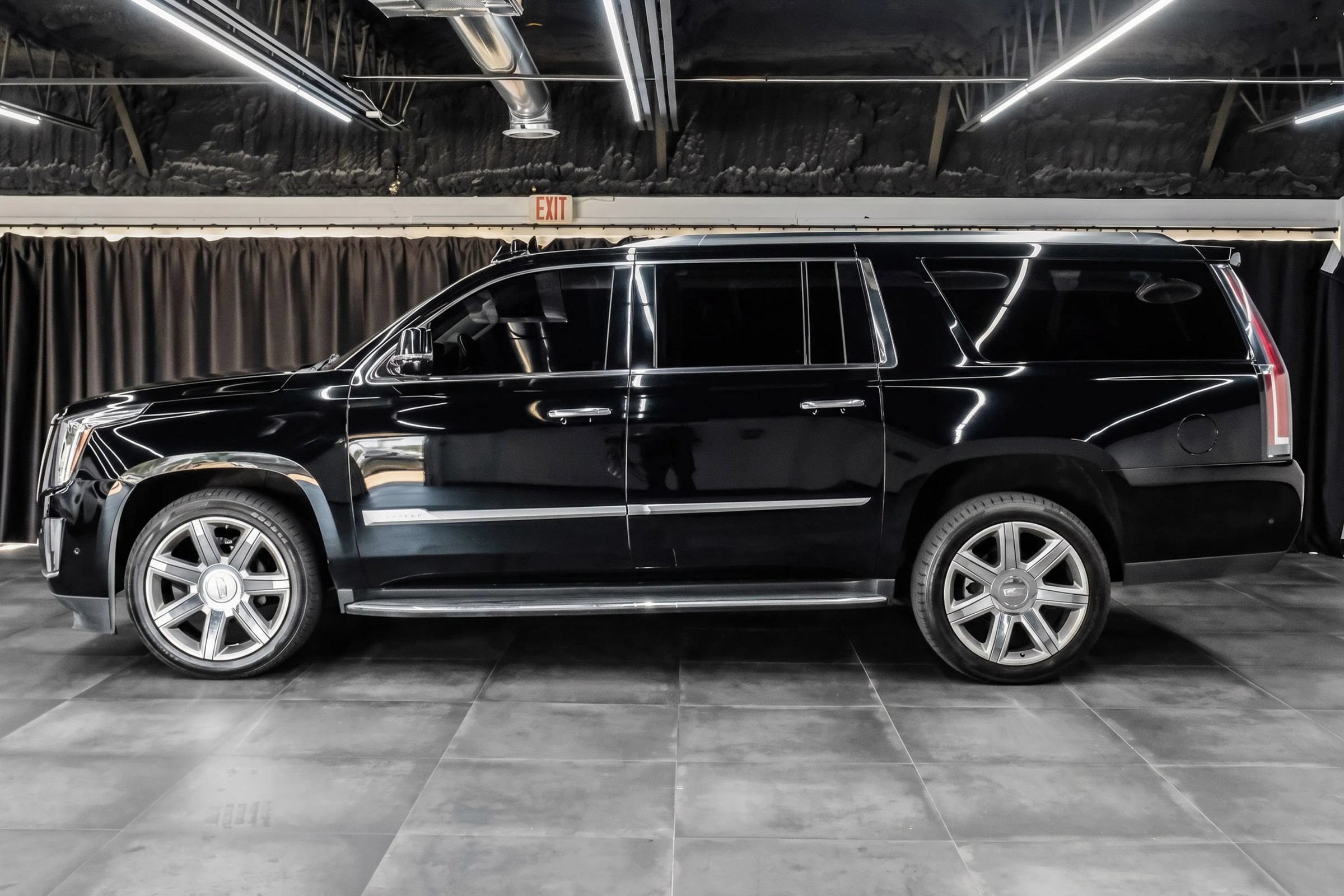 Used 2020 Cadillac Escalade ESV Luxury RWD image 12