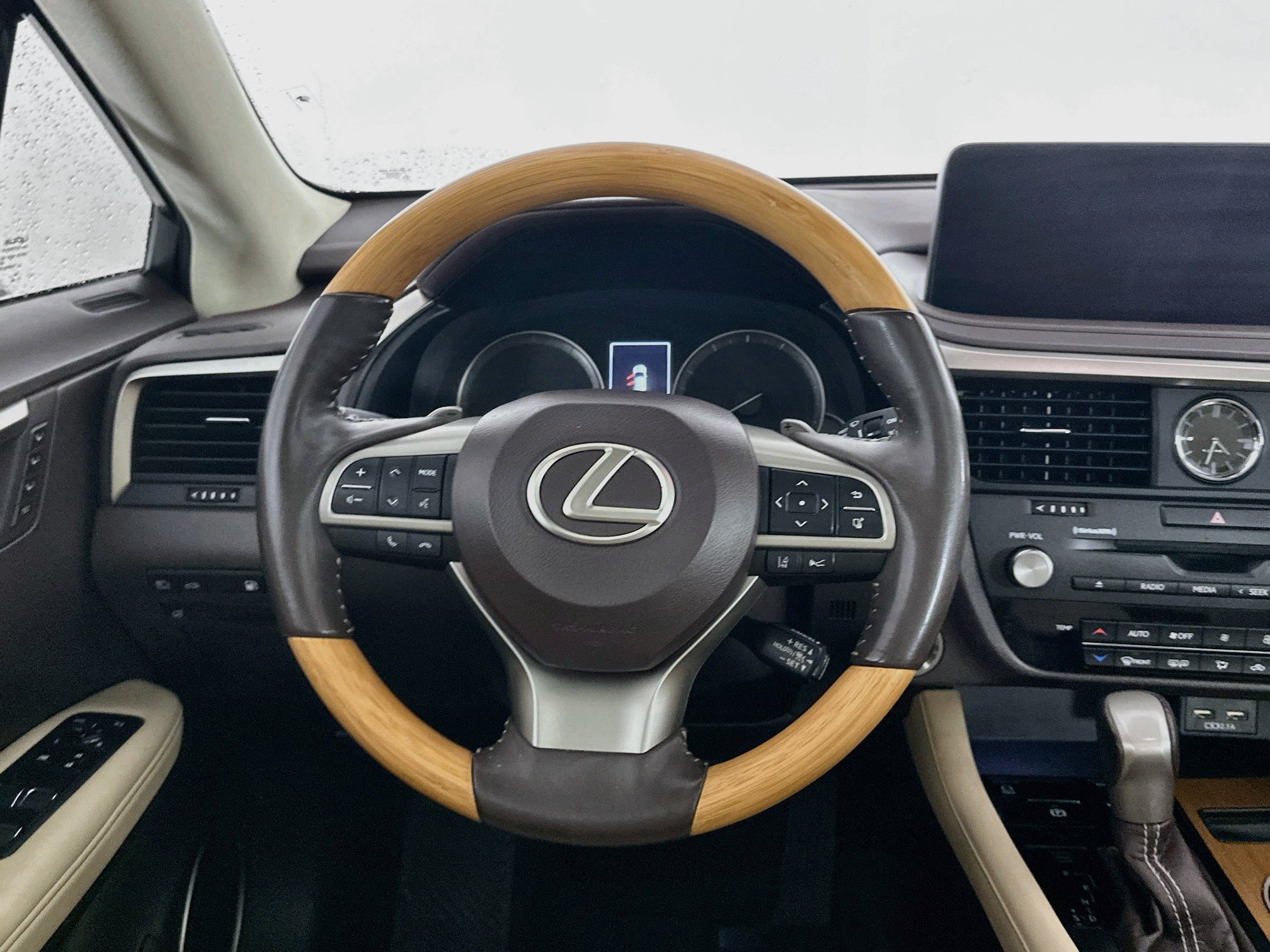 Used 2020 Lexus RX 450h AWD w/ Premium Package image 18