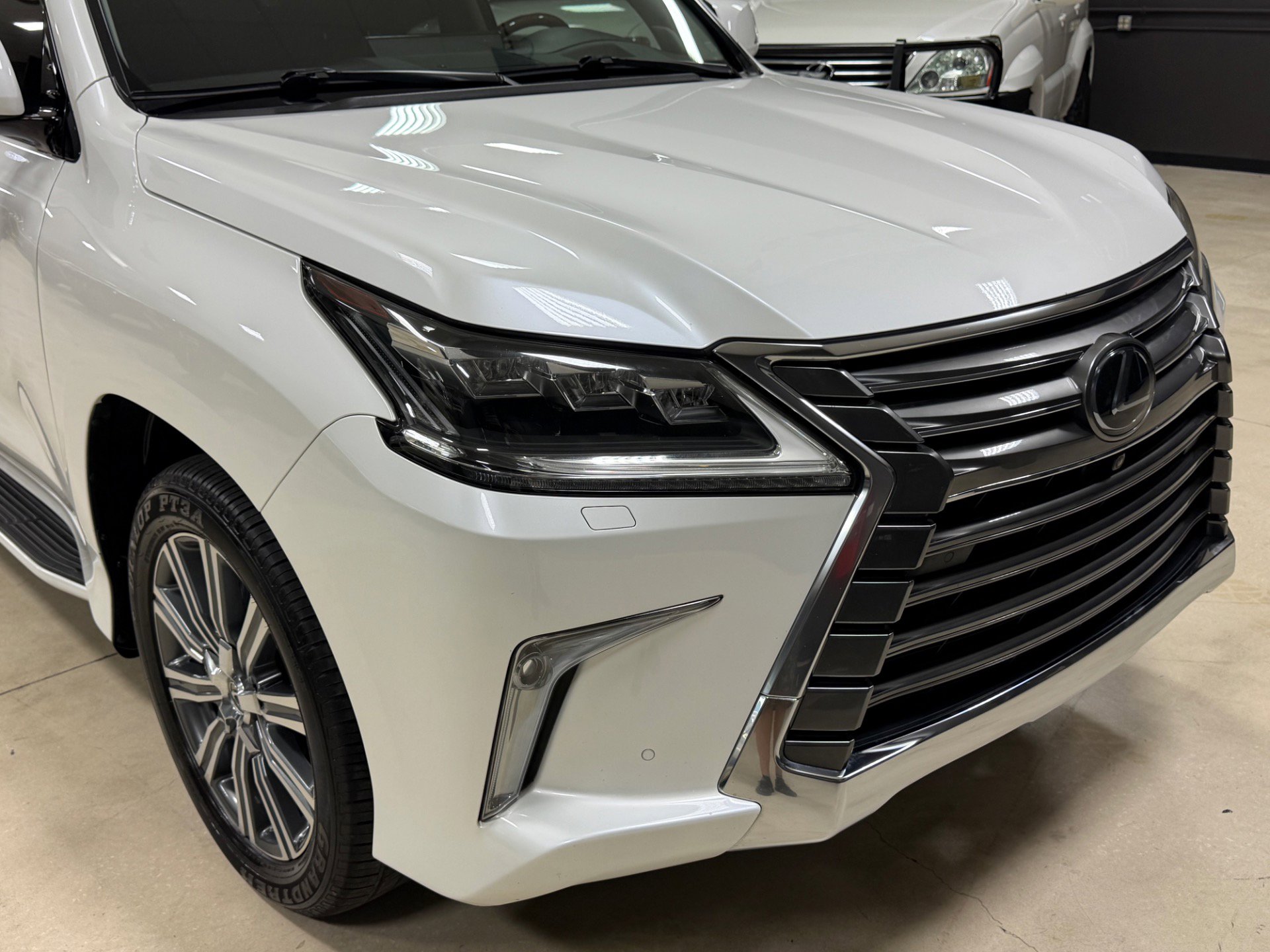 Used 2016 Lexus LX 570 4WD image 18