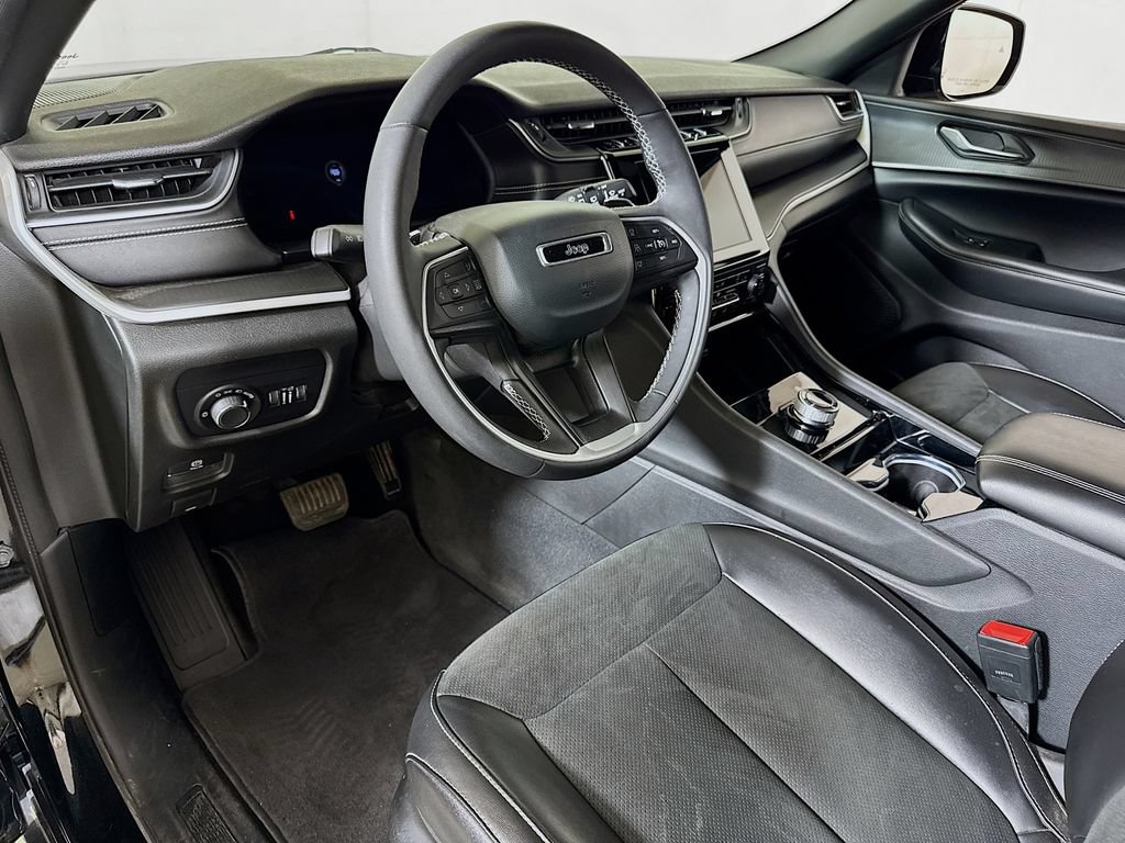 Used 2023 Jeep Grand Cherokee Altitude AWD/4WD image 7