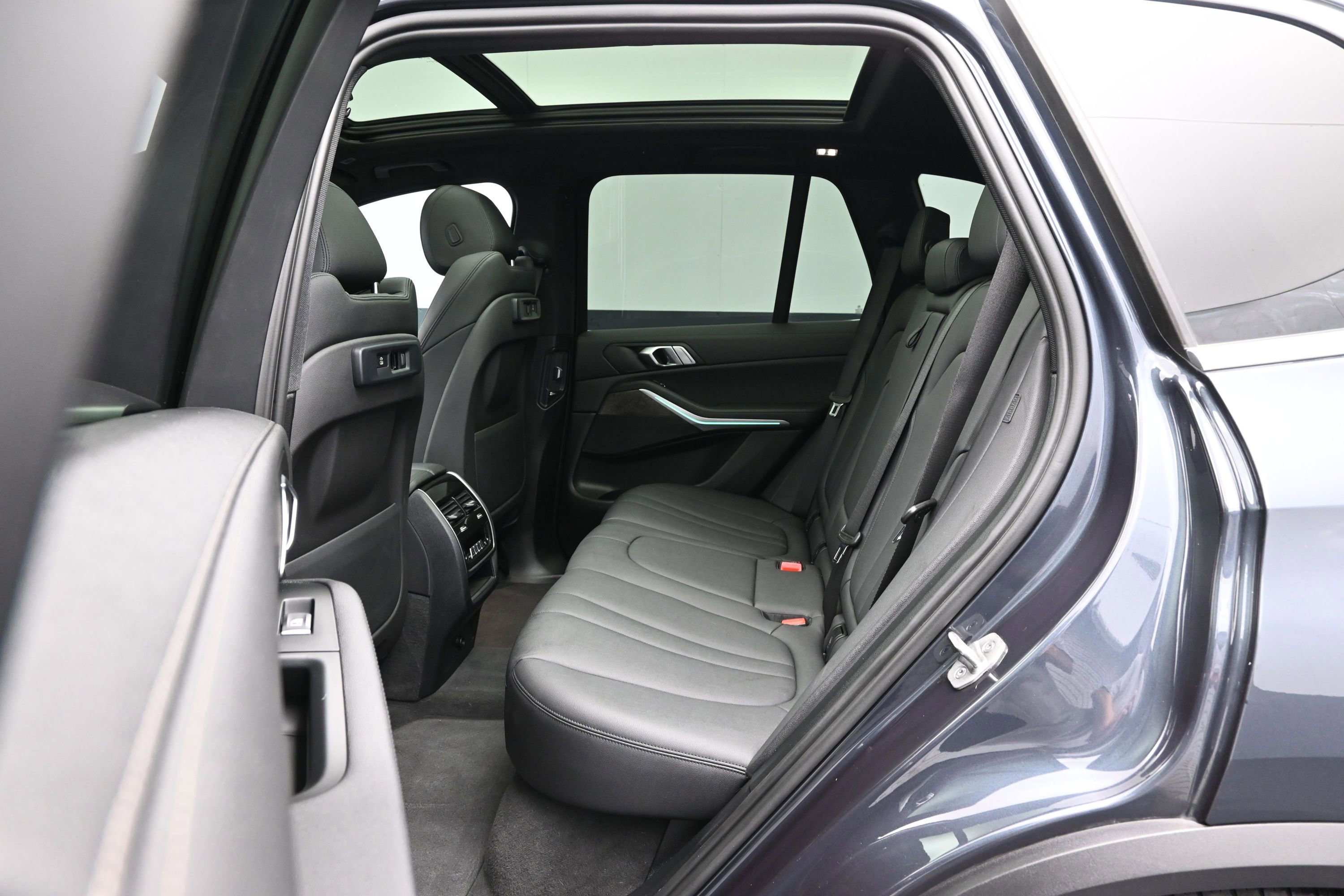 Used 2022 BMW X5 xDrive45e w/ Climate Comfort Package AWD/4WD image 11