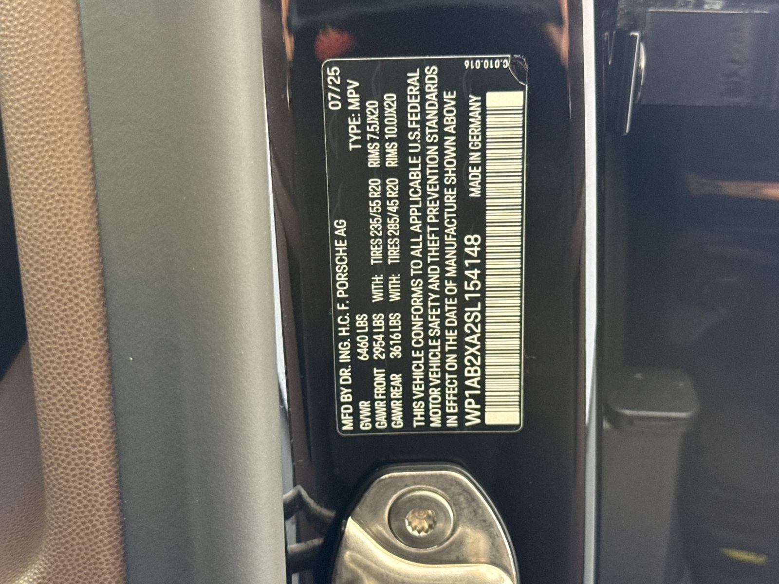 Certified 2025 Porsche Macan 4S Electric AWD/4WD image 36
