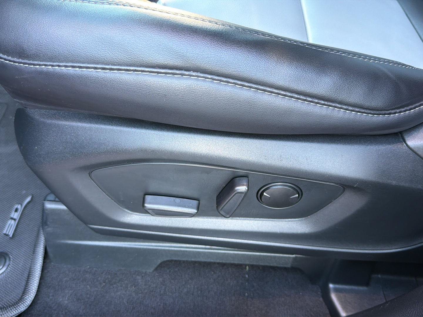 Used 2023 Ford Explorer XLT RWD image 11