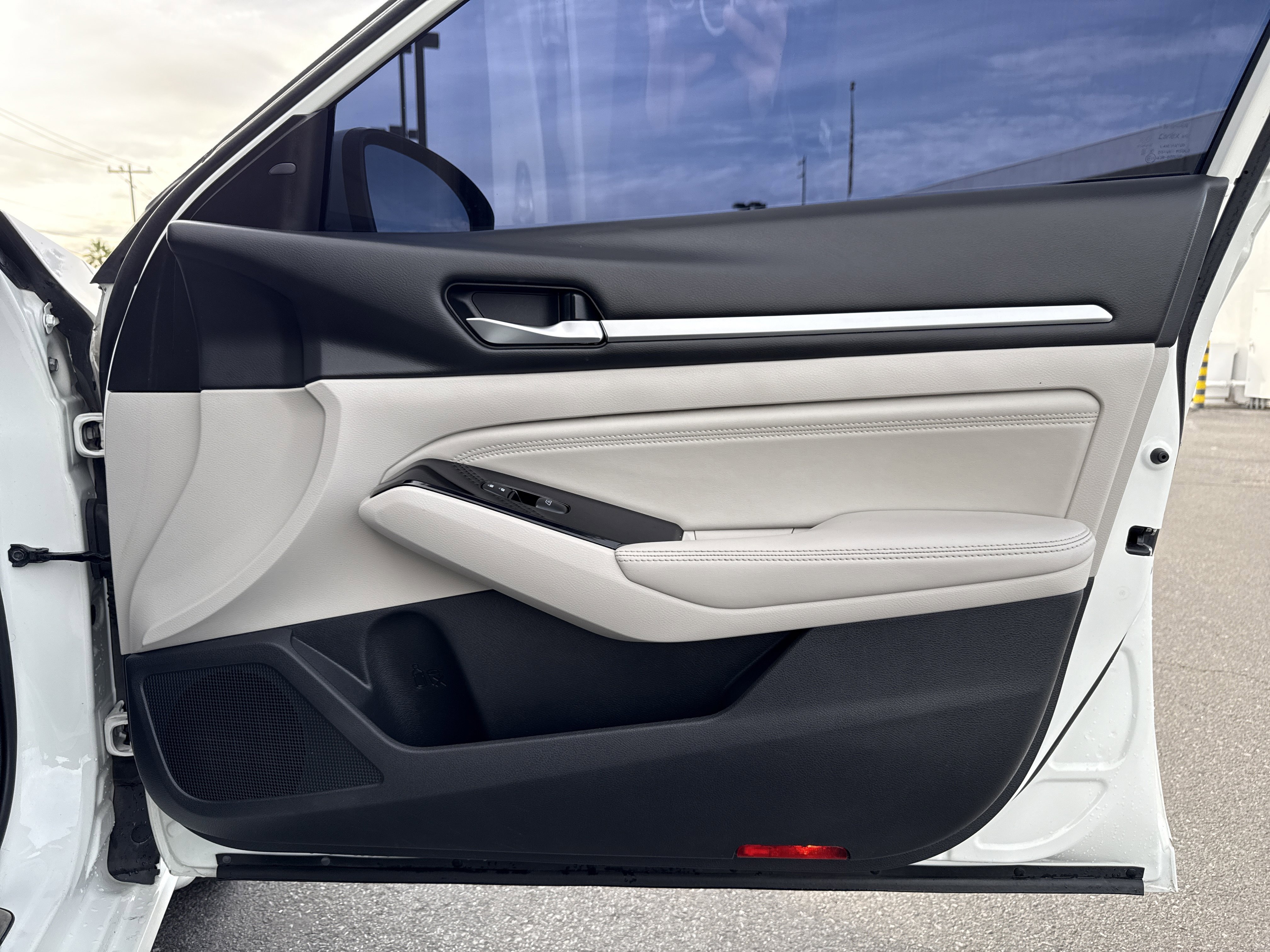 Used 2021 Nissan Altima 2.5 Platinum image 32