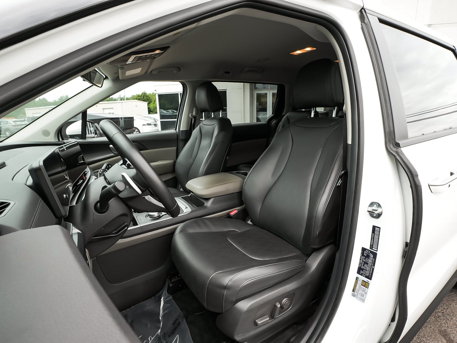 Used 2026 Kia Carnival LXS FWD image 35