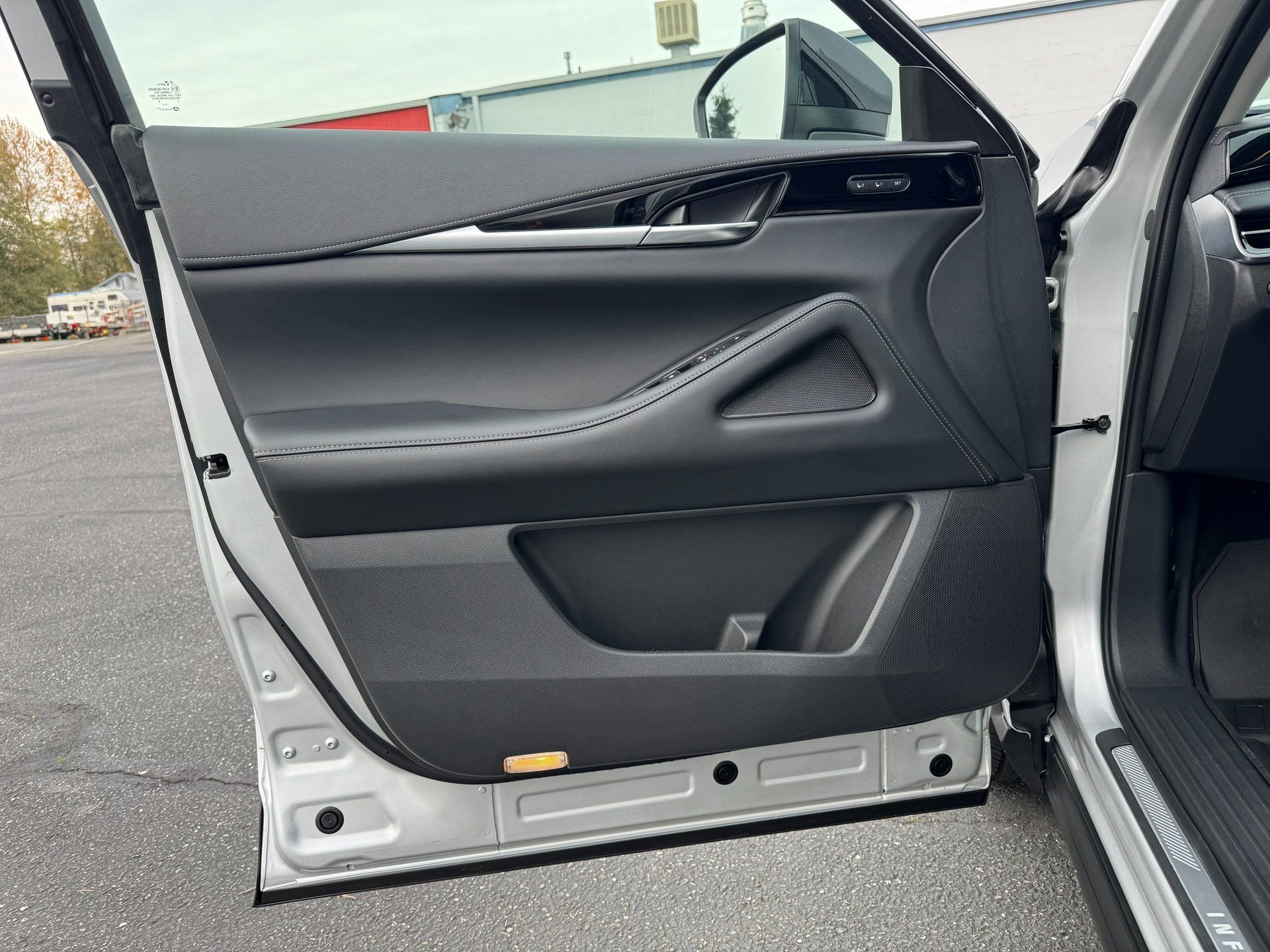 Used 2023 INFINITI QX60 Pure image 30