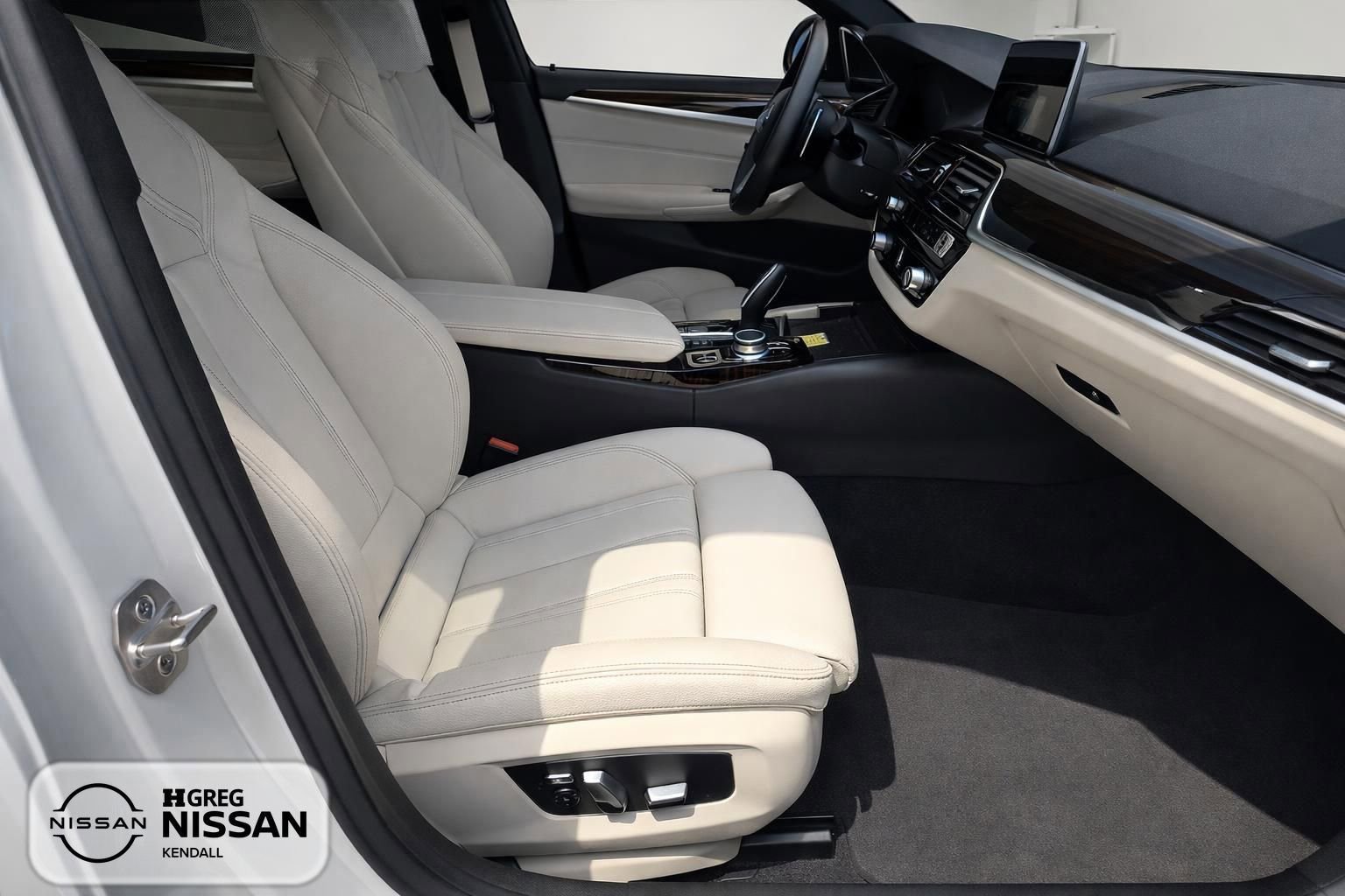 Used 2022 BMW 530e w/ Premium Package RWD image 11