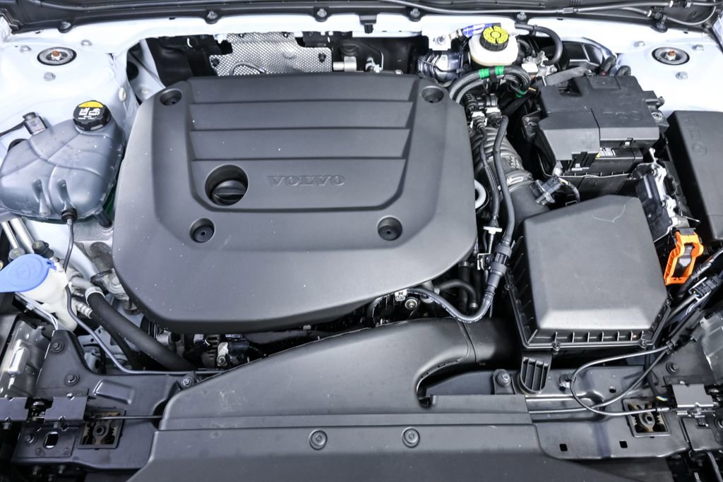 Certified 2024 Volvo XC40 B5 Plus w/ Protection Package Premier image 36