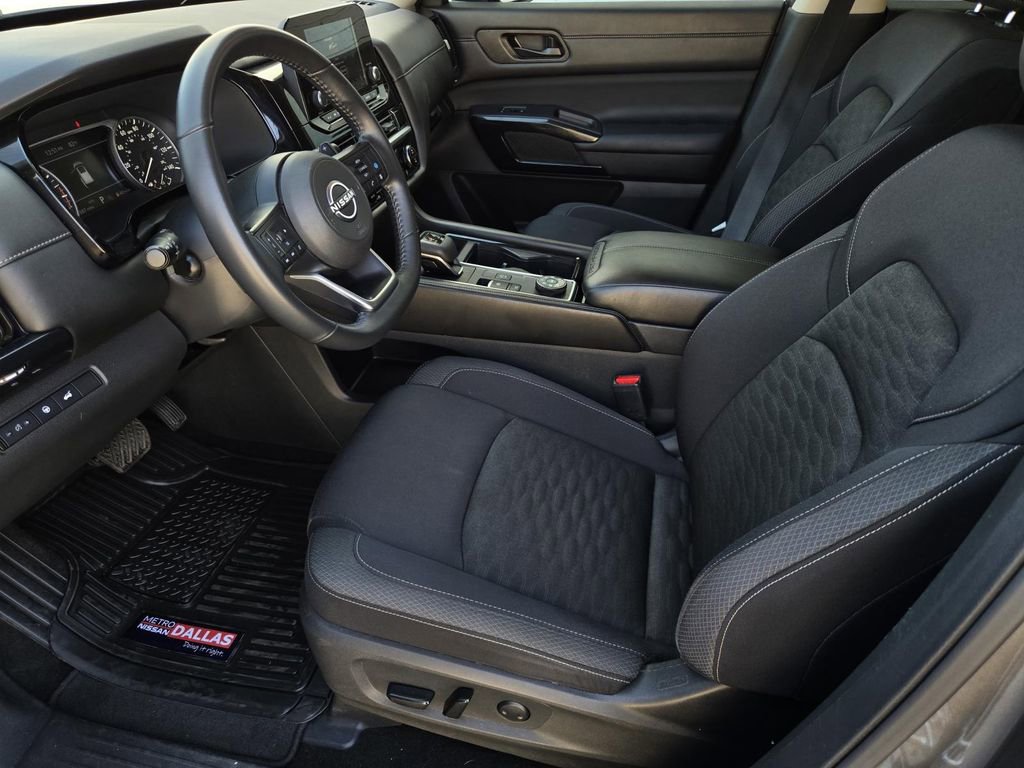 Certified 2025 Nissan Pathfinder SV image 19