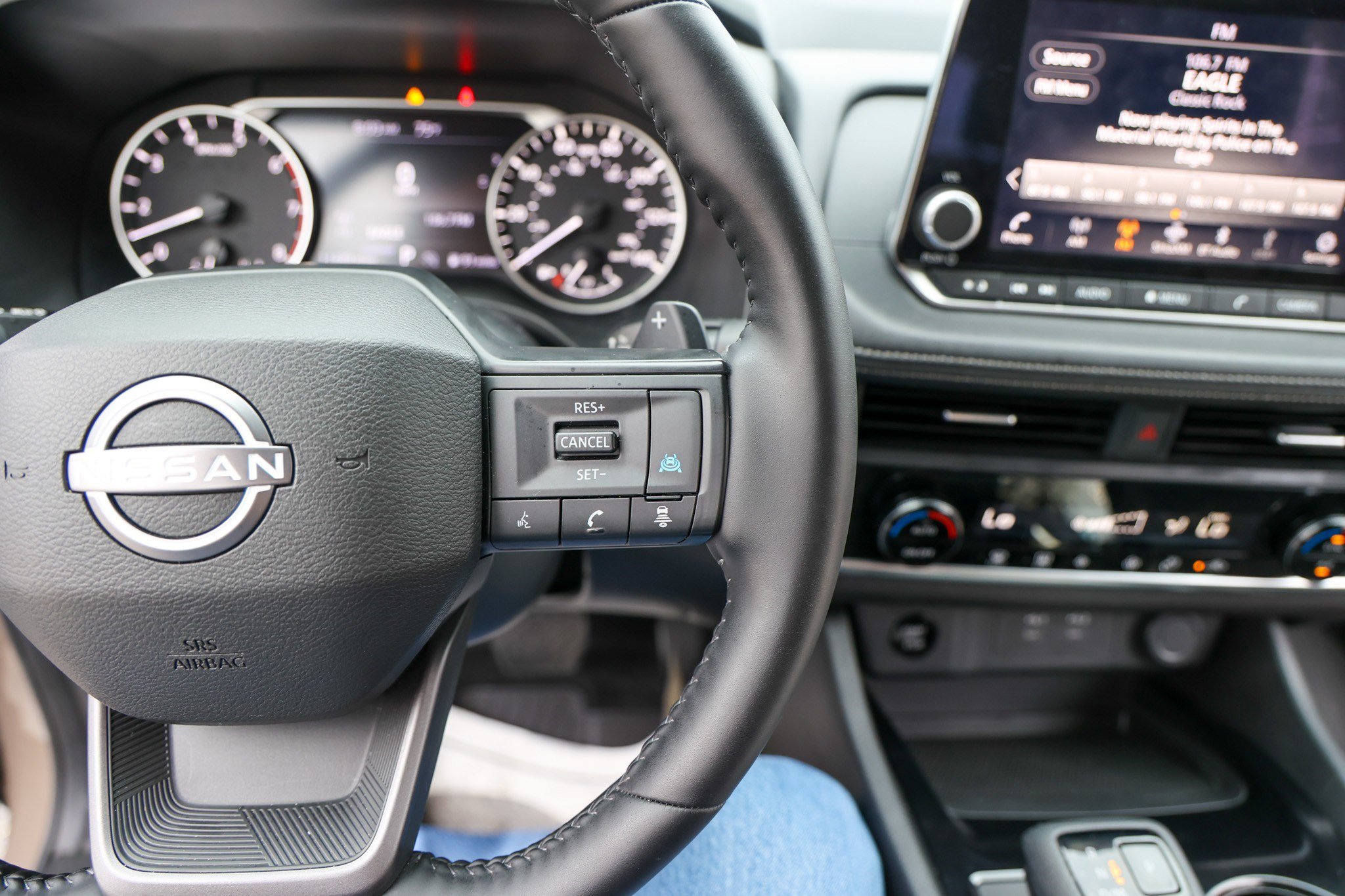 Used 2025 Nissan Rogue SV FWD image 18