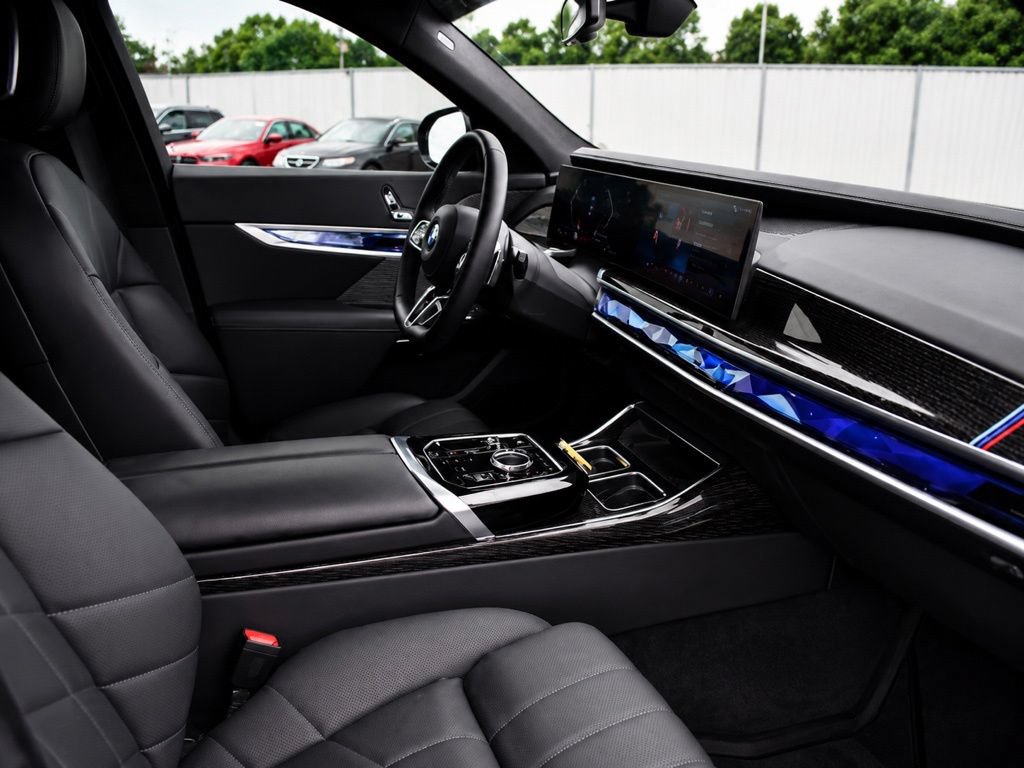Used 2025 BMW 740i xDrive w/ Executive Package AWD/4WD image 36