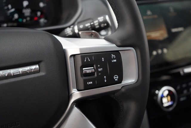 Used 2024 Land Rover Discovery Dynamic SE image 21