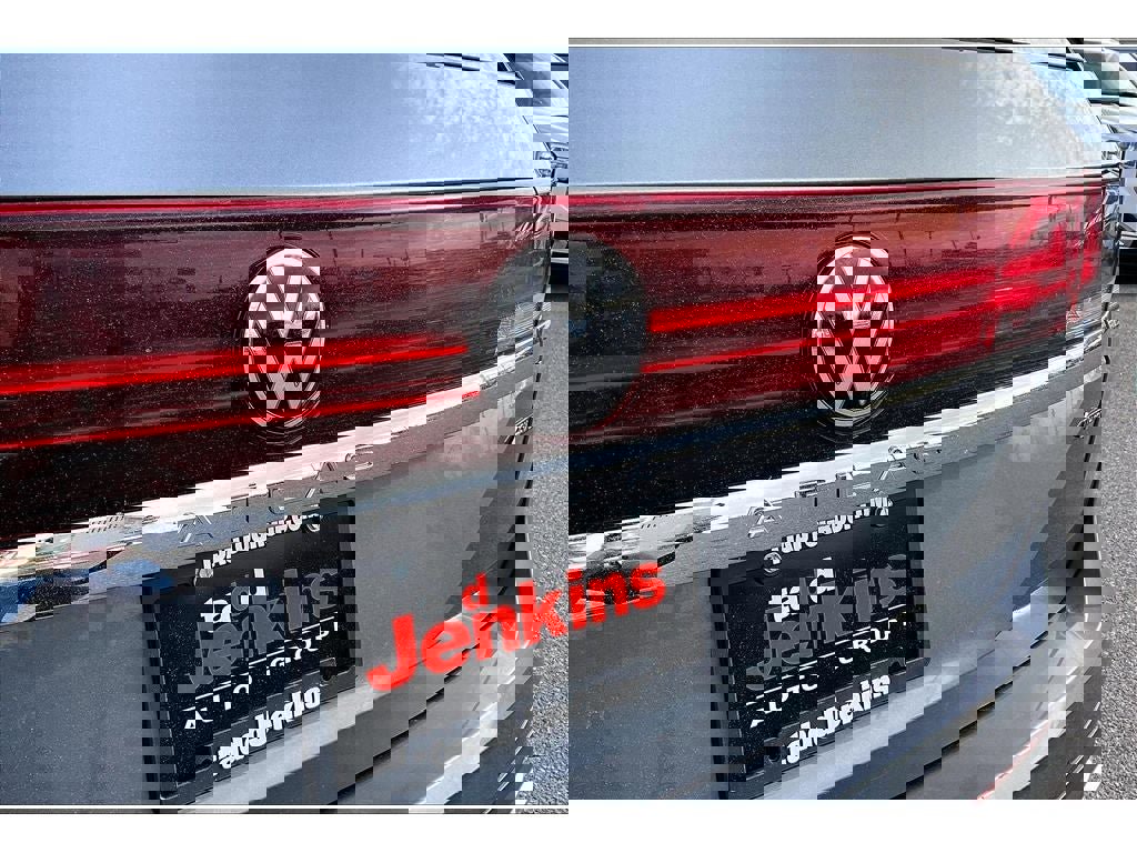 Used 2025 Volkswagen Atlas SE image 35