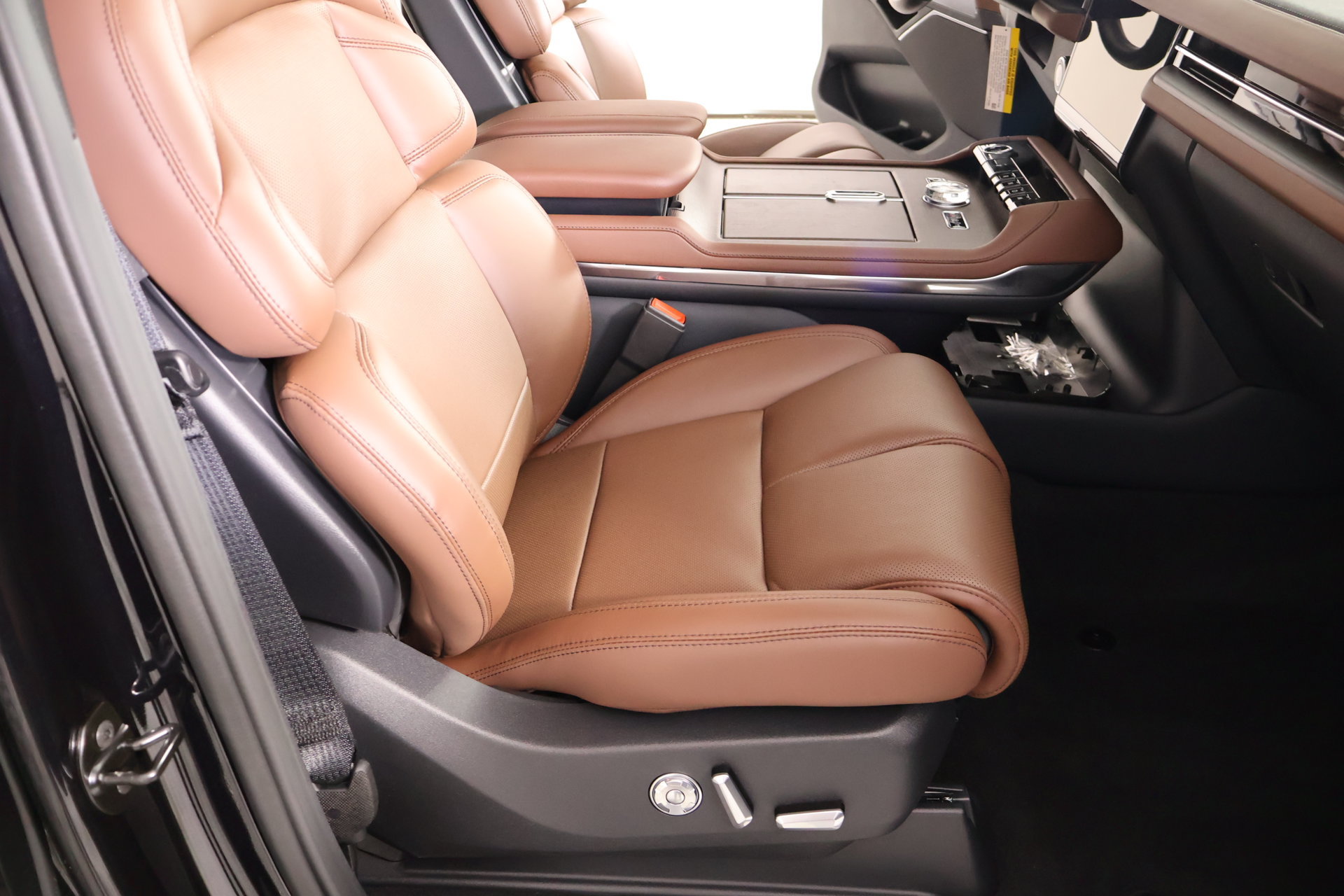 New 2026 Lincoln Navigator L Reserve AWD/4WD image 15